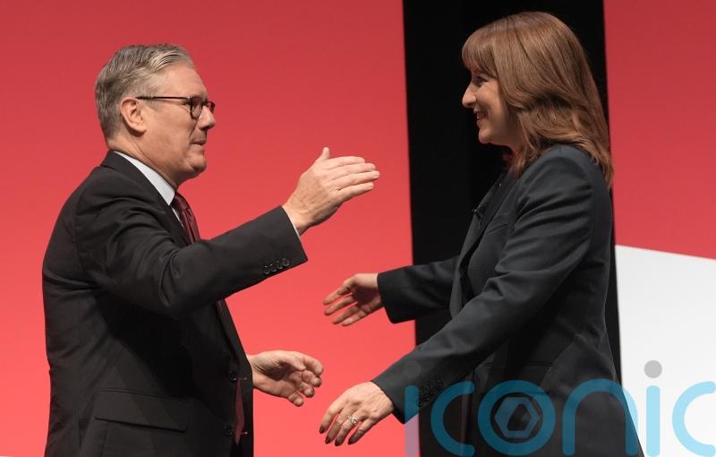 Starmer clears Reeves over &lsquo;inadvertent&rsquo; failure to obtain rental licence