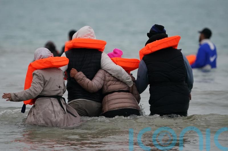 75 migrants deported to France and 51 allowed into UK under deal