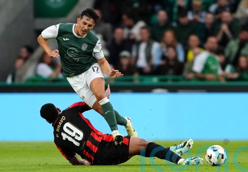 Livingston score late penalty to hold Hibernian