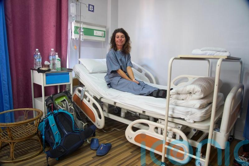 Nepalese search teams look for bodies after avalanche