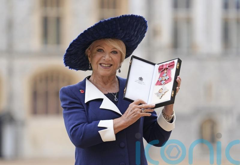 Elaine Paige promises King signed copy of new album as she receives damehood