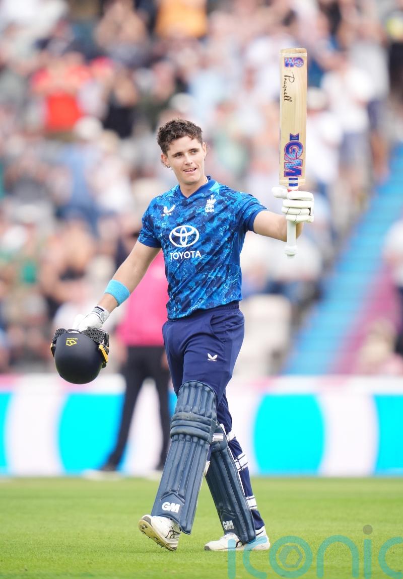 England hand two-year central contract to Jacob Bethell