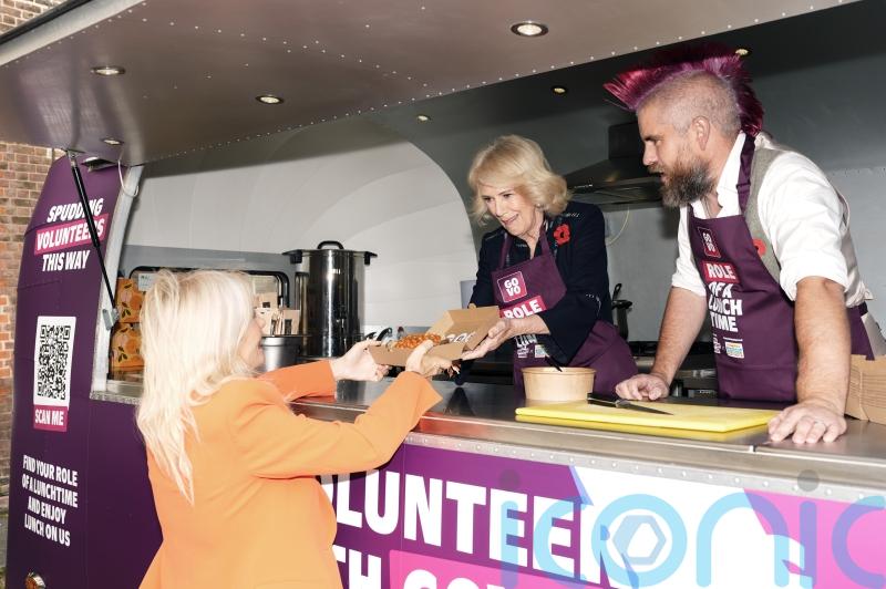 Queen a natural at serving jacket potatoes, says social media star Spudman