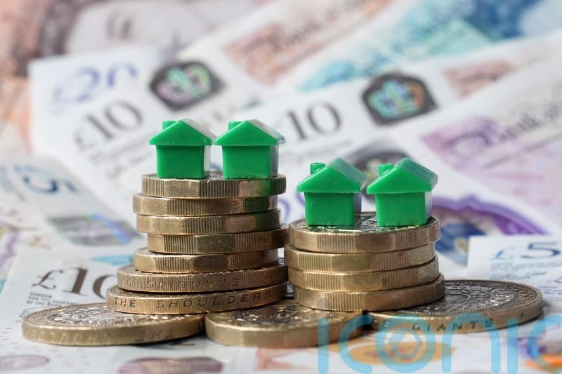 UK interest rates set to stay at 4%, but policymakers &lsquo;deeply divided&rsquo;