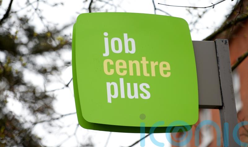 Unemployment in Scotland falls slightly in last quarter