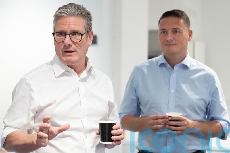 Streeting calls for Starmer to sack ‘self-defeating’ briefers