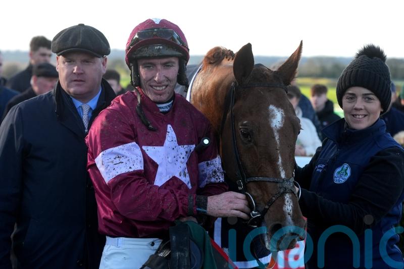 Kalypso’chance makes no mistake at second time of asking over hurdles