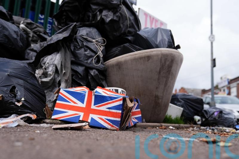 Agency workers covering for Birmingham bin strikers vote to join picket lines