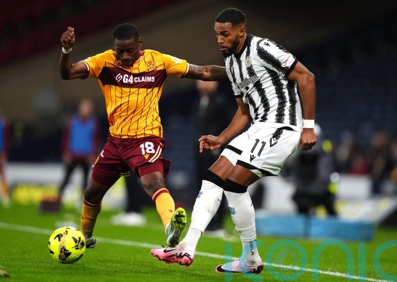 Tawanda Maswanhise scores again to help Motherwell past 10-man Hibernian
