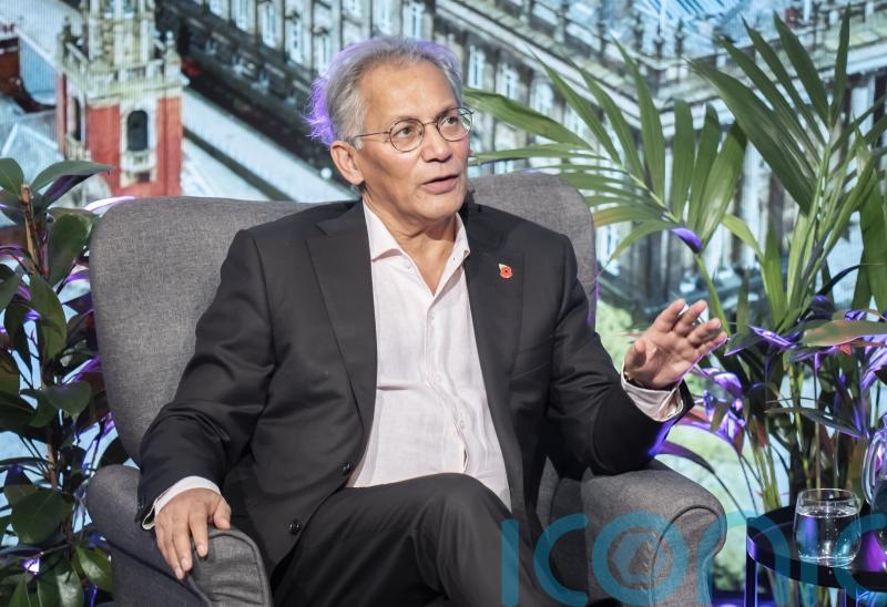 Head of culture select committee advises against replacing BBC chairman