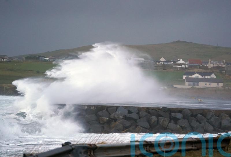 Warning of disruption as 75mph gusts forecast