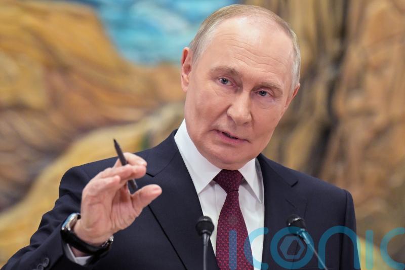 Putin sees US peace plan as starting point as he warns Ukraine to withdraw