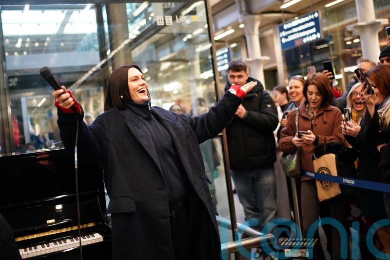 Jessie J surprises passers-by at St Pancras with performance