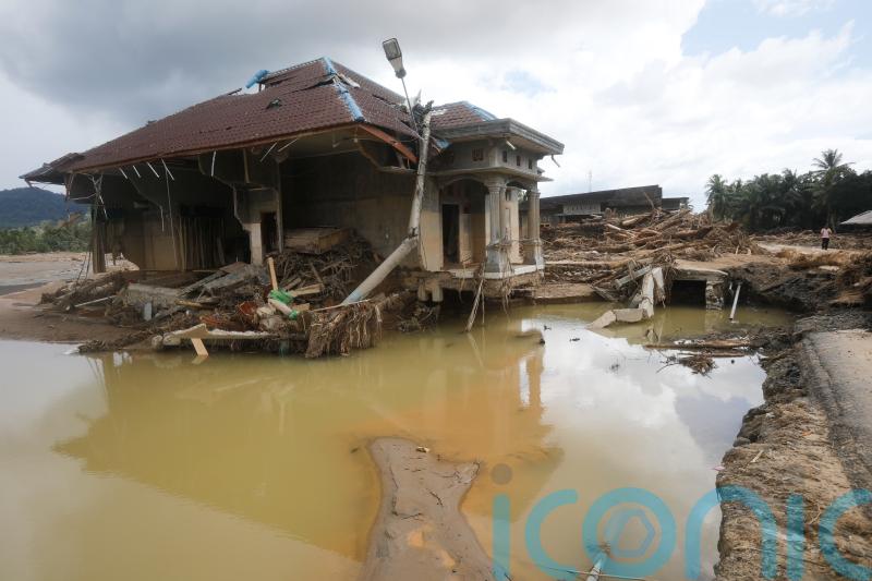 More than 1,300 dead from floods in Indonesia, Sri Lanka and Thailand