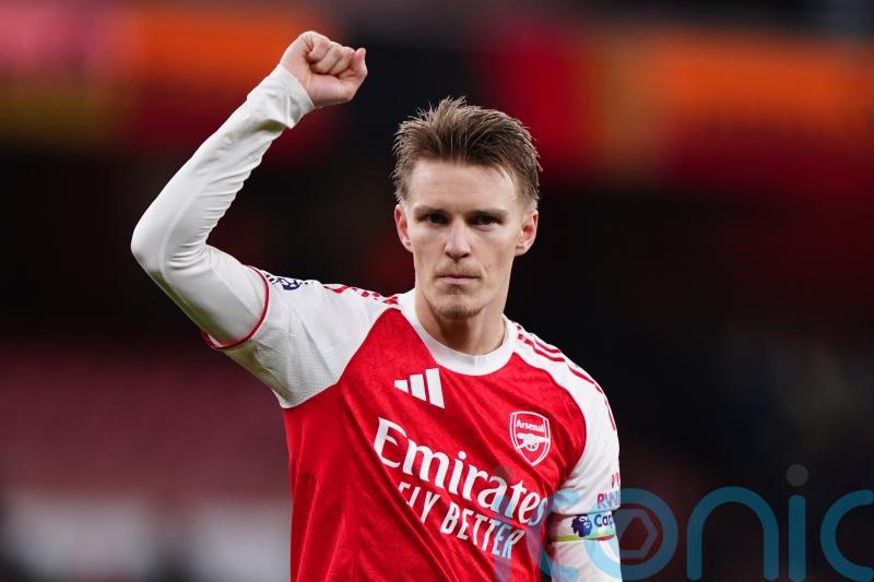 Thursday’s briefing: Arsenal march on and Celtic unveil new manager