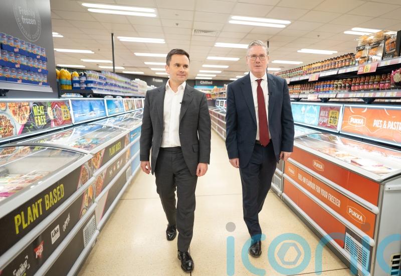 Ex-Tory Iceland boss Richard Walker set to become Labour peer