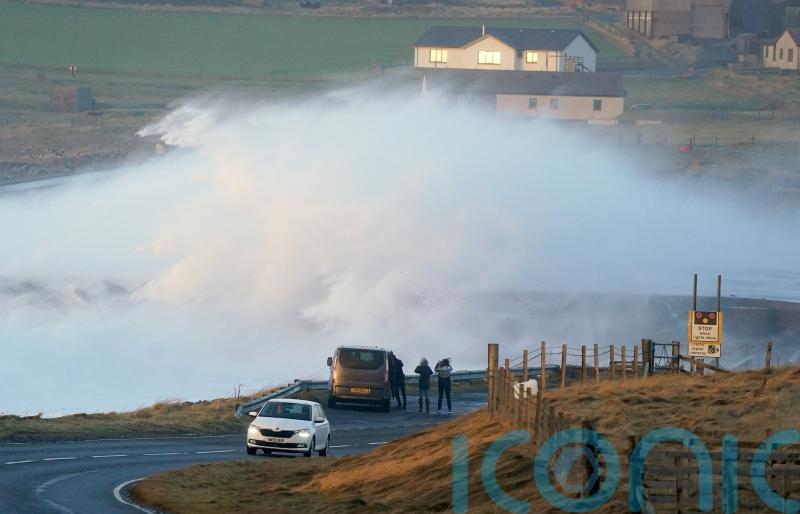 How to stay safe when driving in high winds