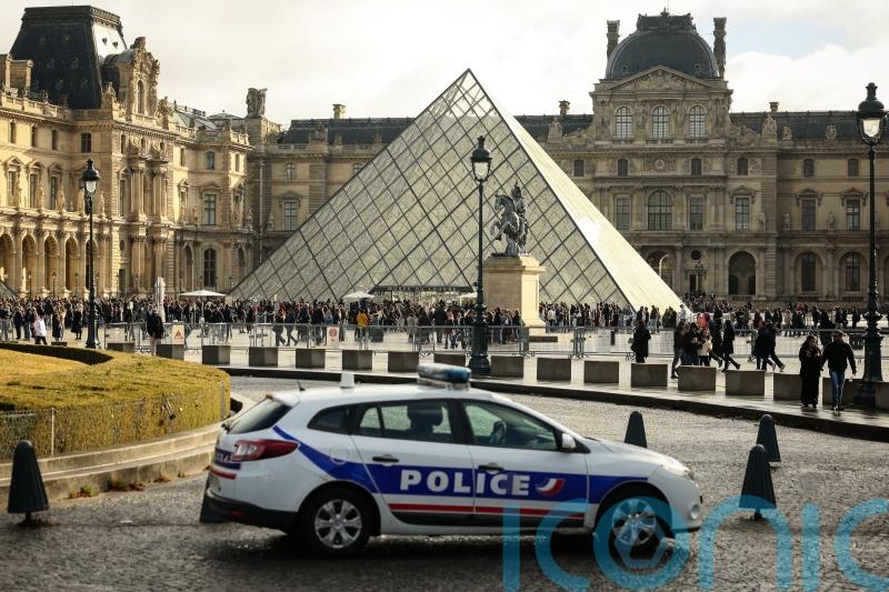 Louvre thieves escaped with just 30 seconds to spare, inquiry finds