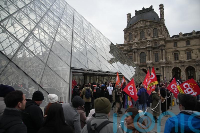 Louvre workers vote to extend strike as security scrutiny intensifies