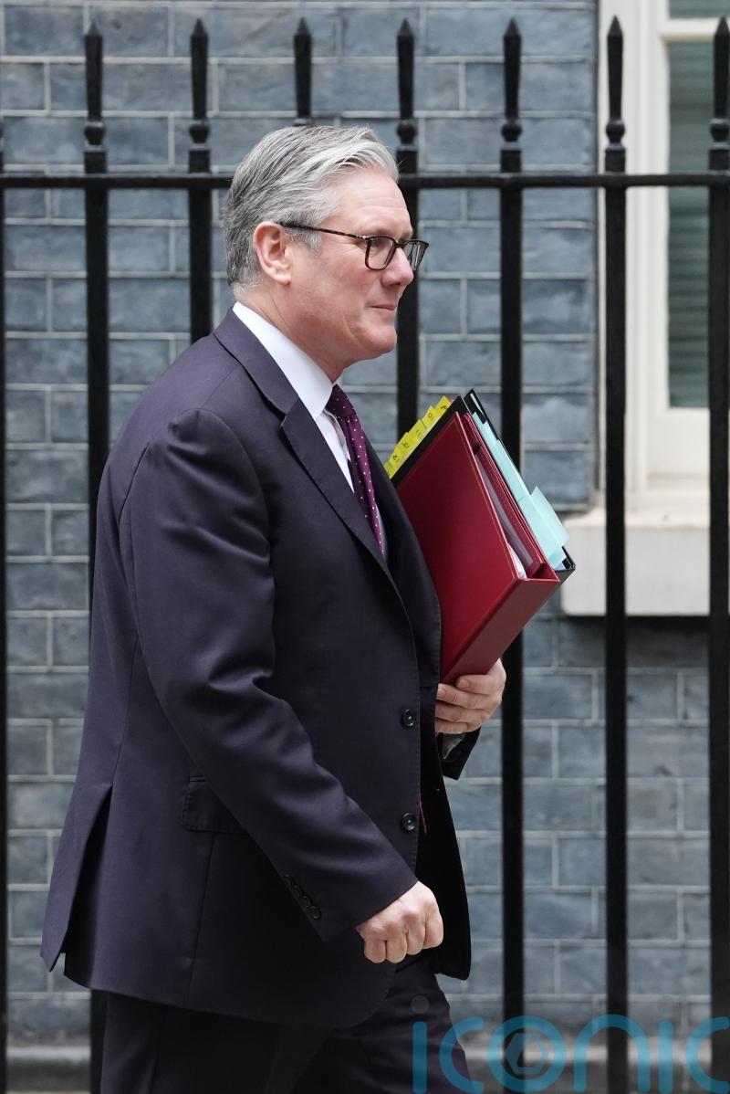 Starmer faces threat of rebellion from Labour MPs over jury trial plans