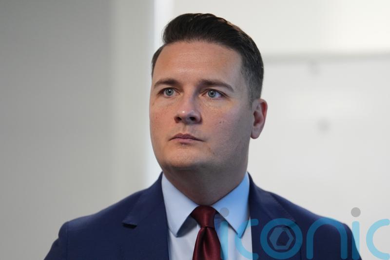 Streeting &lsquo;wants to end dispute with resident doctors&rsquo; with talks in new year