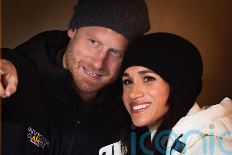 Meghan posts family photo with Harry, Archie and Lilibet for festive message