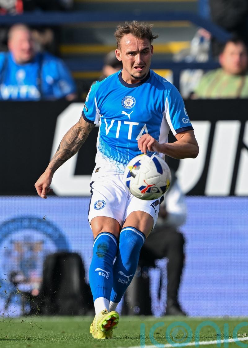 Stockport hit back to edge out struggling Mansfield