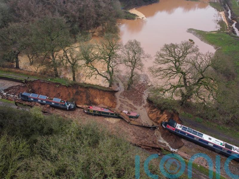&lsquo;Like Titanic film&rsquo;- witnesses tell of watching boats falling into &lsquo;sinkhole&rsquo;
