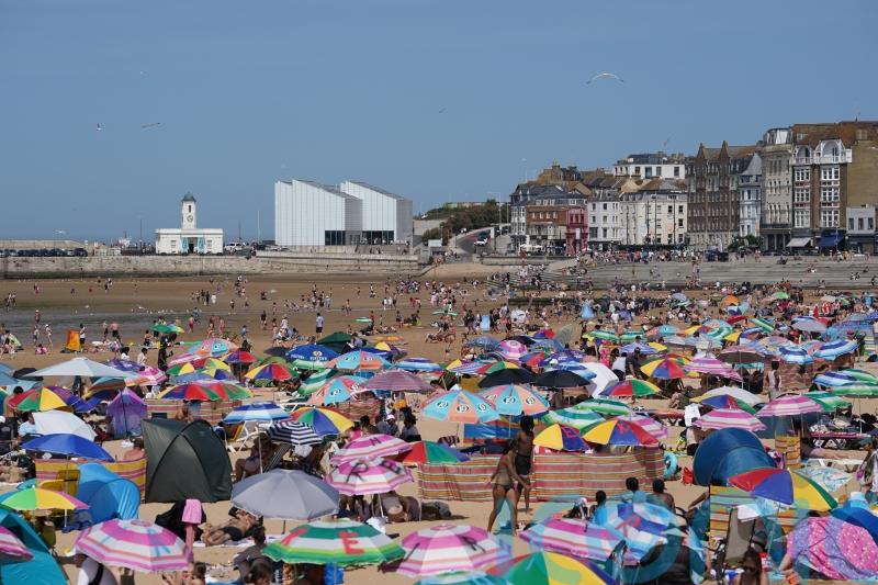 UK on track for warmest year on record, Met Office says