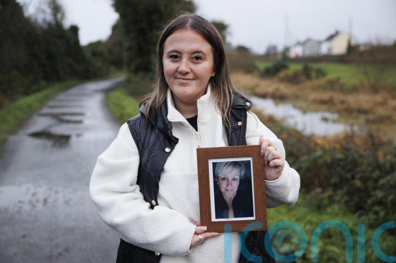 Woman walks 300,000 steps to fundraise after losing mother to heart attack