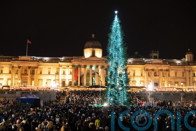 FTSE 100 moves ahead amid surprise US growth jump