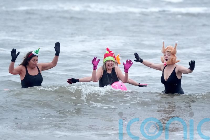 Wind and cold weather warnings due but no white Christmas for UK