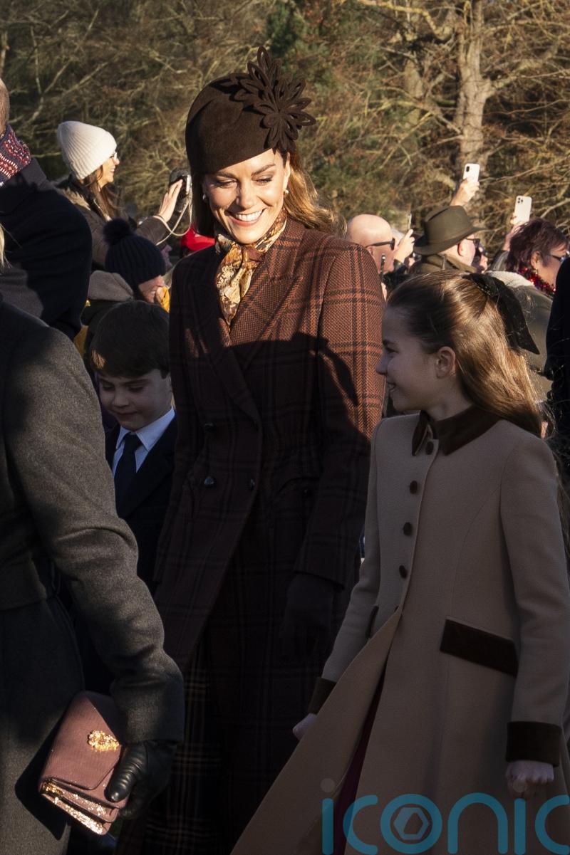 Kate chats with well-wishers on Christmas Day walkabout