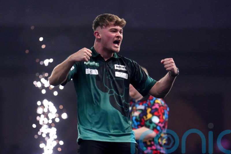Charlie Manby&rsquo;s dream World Championship debut continues as he beats Ricky Evans