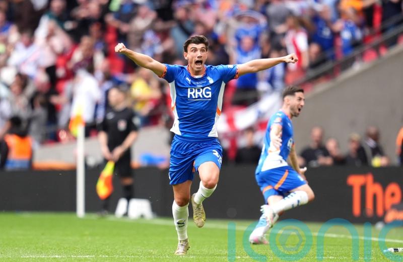 Late Kian Harratt goal for Oldham knocks Walsall off the top of the table