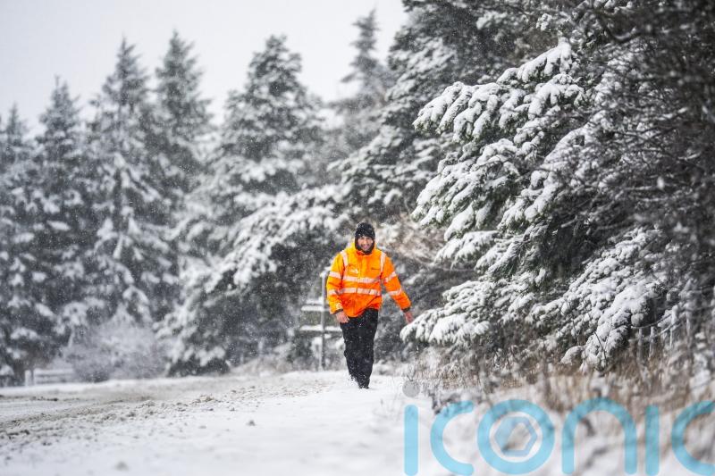 Heavy snow showers on way in parts of UK as weather warning issued by Met Office