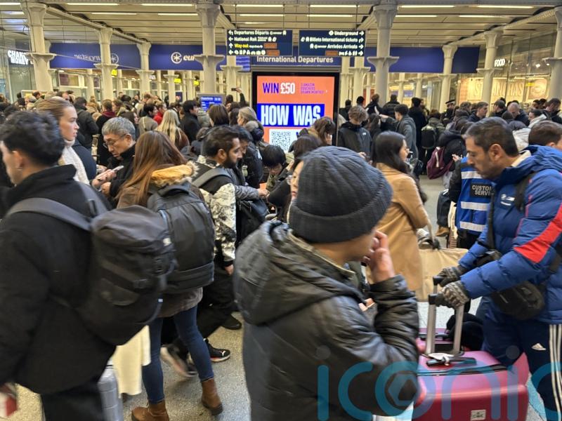 Passengers warned of more delays as Eurostar services resume