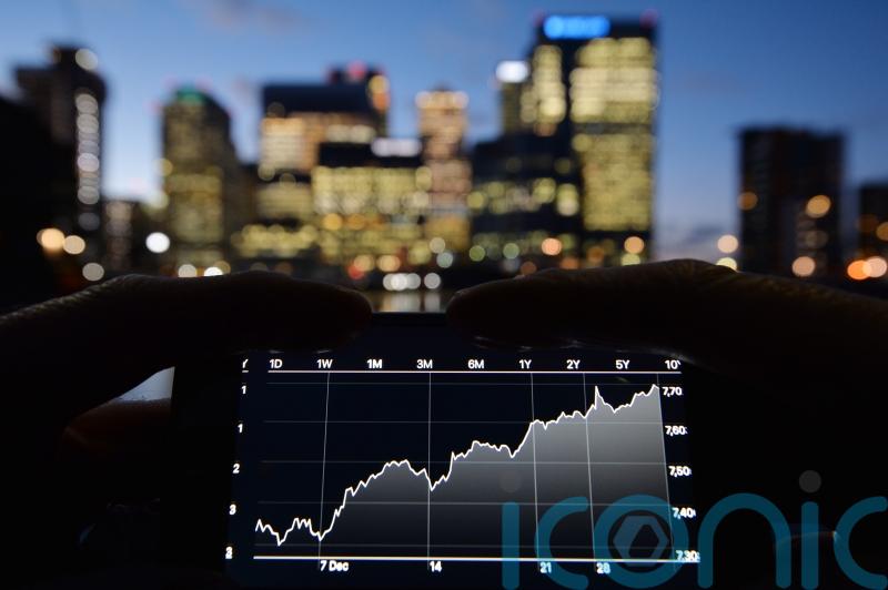 London&rsquo;s FTSE 100 tops milestone 10,000 mark after new year rally