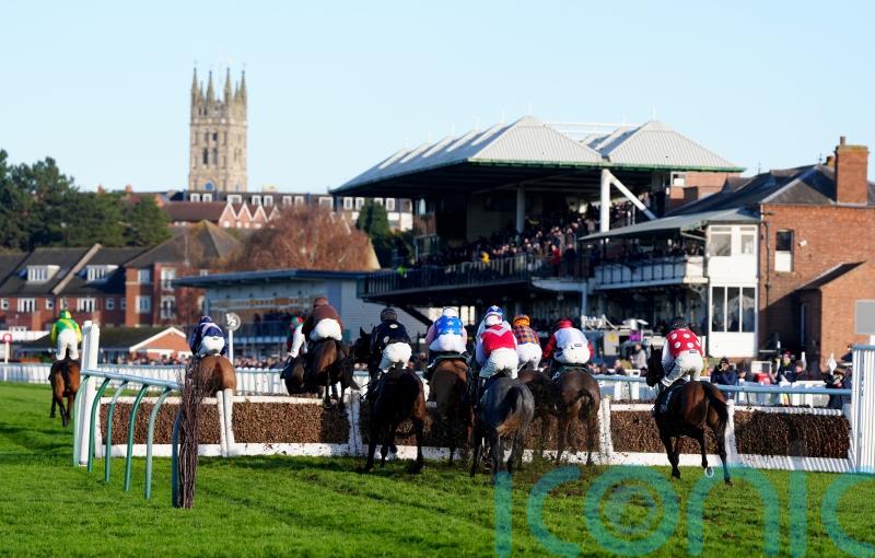 Warwick &lsquo;more optimistic&rsquo; of Saturday card beating the weather