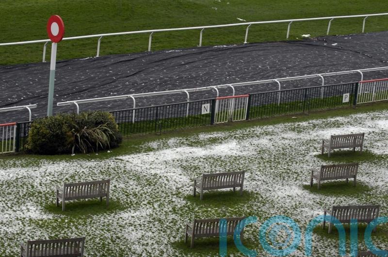 Kempton and Warwick keeping fingers crossed for Friday inspections