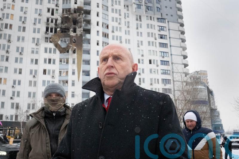 Healey condemns &lsquo;cynical&rsquo; strikes on Ukraine as Russia fires hypersonic missile