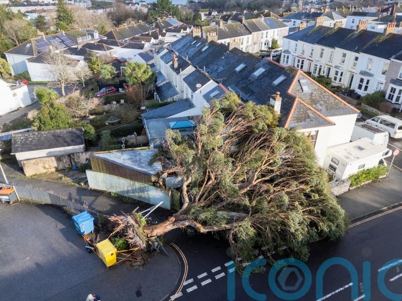 More snow and ice to hit UK as thousands with no power after Storm Goretti