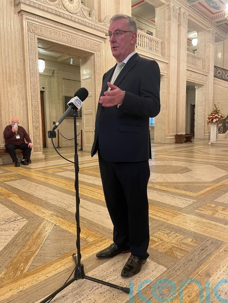 Next UUP leader changing health minister would raise questions &ndash; Nesbitt