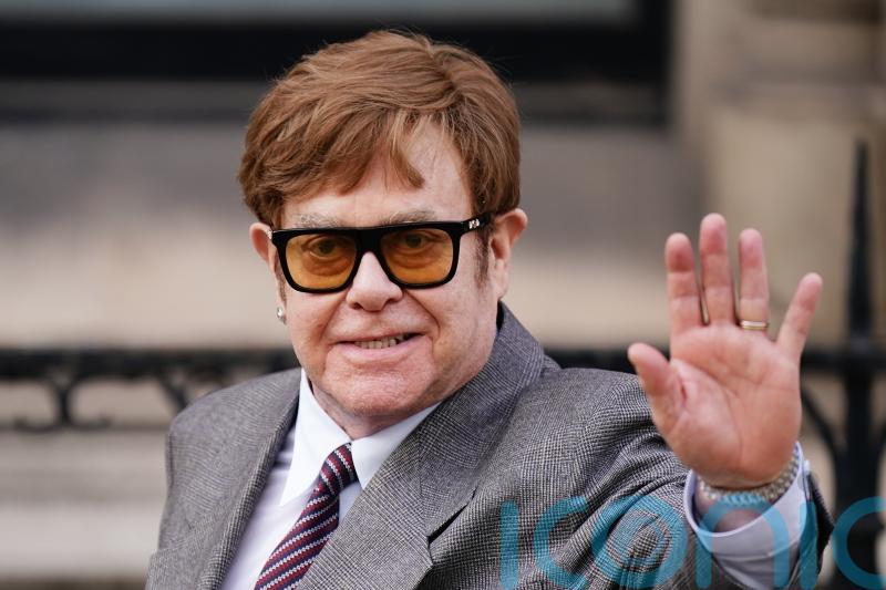 Who are the seven people suing the Daily Mail&rsquo;s publisher?