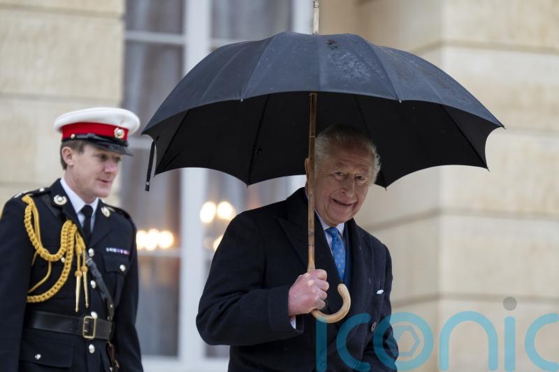 King leaves London with no Harry reunion on day of duke&rsquo;s emotional evidence