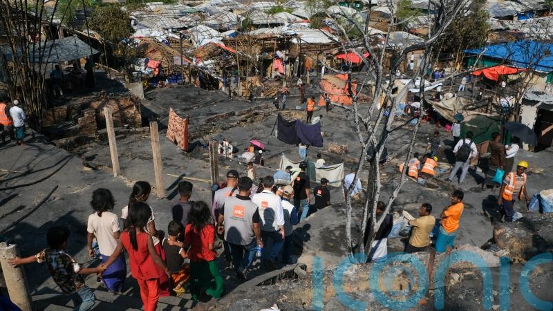 Fire at Cox&rsquo;s Bazar refugee camp in Bangladesh displaces thousands of Rohingya