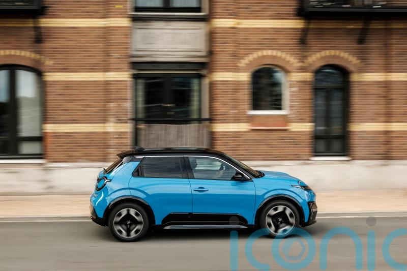 Nissan updates its &lsquo;NissanConnect&rsquo; app for new Micra and Leaf EVs