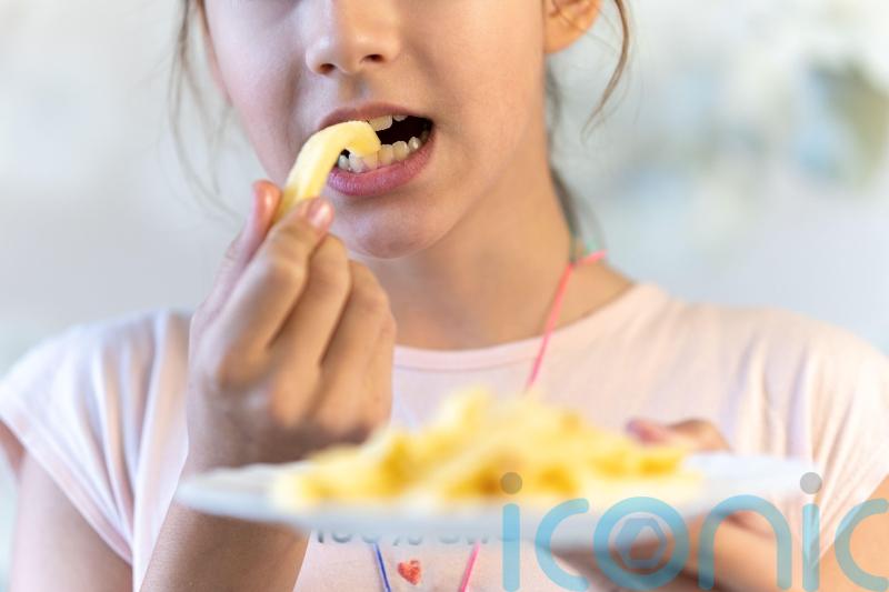 Government signals tougher crackdown on junk food advertising to children