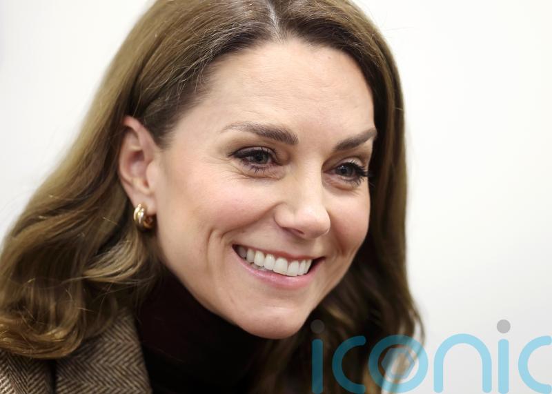 &lsquo;Can you hear the sea?&rsquo; Kate shows shell trick to girl at family trauma centre