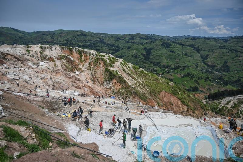 200 people dead after landslide at coltan mining site